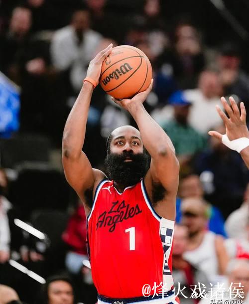 哈登31分钟贡献13分3篮板6助攻3抢断，投篮命中率40%