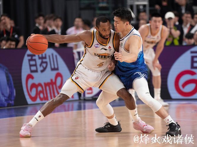 辽篮外援弗格当选FMVP 场均26分5篮板3助攻 辽篮外援弗格当选FMVP 场均26分5篮板3助攻