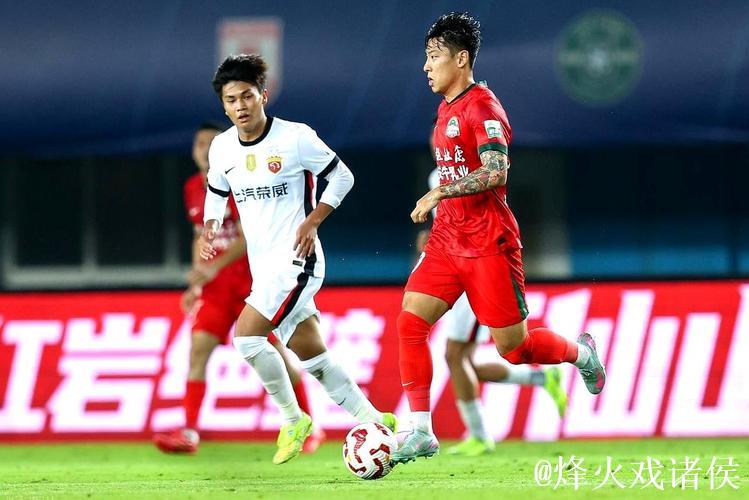 客场3比1力克河南 上海海港距榜首4分维系争冠希望 客场3比1力克河南 上海海港距榜首4分维系争冠希望